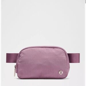Lululemon Everywhere Belt Bag 2L 
Large